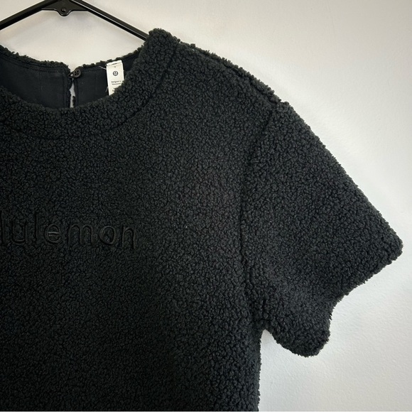 Lululemon Black Textured Fleece Embroidered Logo Cropped Tee/Top Size 4 - Picture 7 of 14